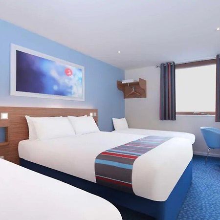 Travelodge Bracknell Central Bagian luar foto