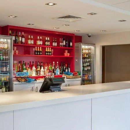 Travelodge Bracknell Central Bagian luar foto