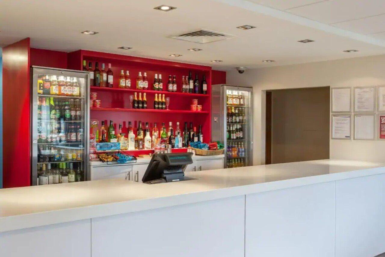Travelodge Bracknell Central Bagian luar foto