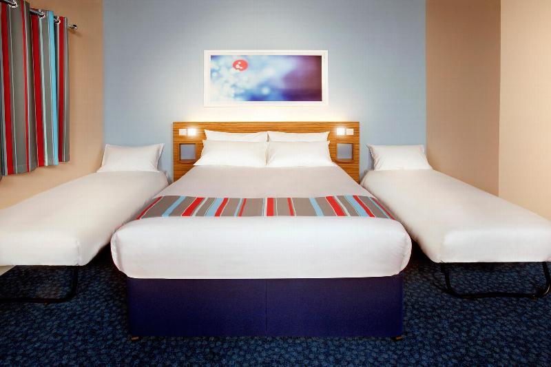 Travelodge Bracknell Central Bagian luar foto